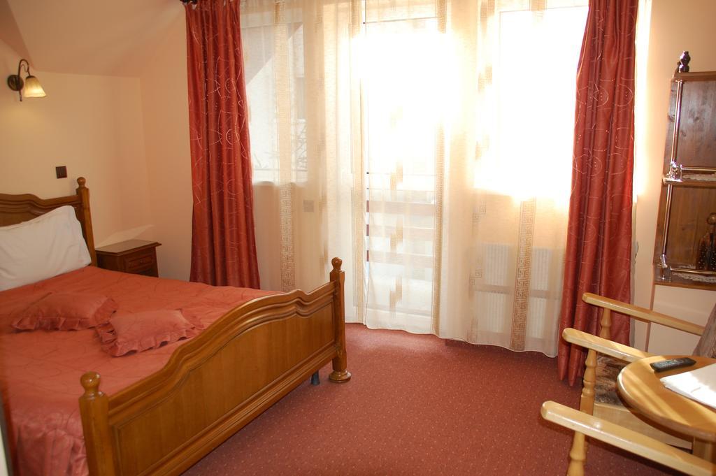 Pension Raluca Sinaia Exteriör bild